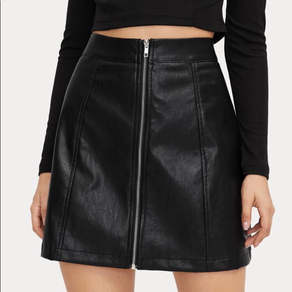 Zipper front PU leather skirt